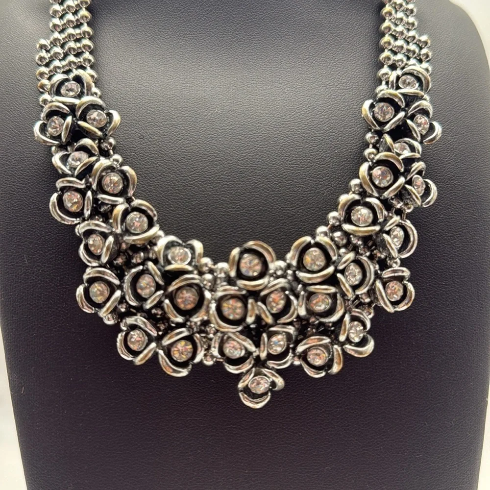 Silver tone chunky rhinestone cluster statement bib necklace y2K artsy art deco